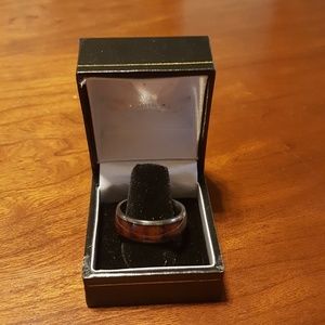 Men's wedding ring